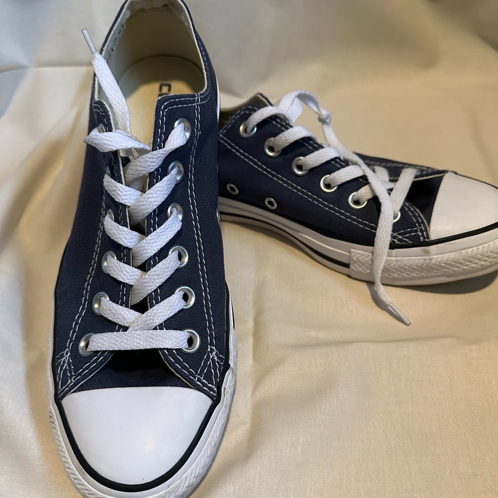 Converse low top All Star unisex Navy Blue men’s 6 women’s 8